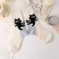 Simpatiche calze da donna con gatto nero in peluche 3D, calzini casual in cotone morbido. - Taglia Donna 35-39 / Beige mélange (gatto danzante)