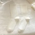 Weiße Damen Socken mit Spitzenrüschen, Vintage Balletcore Baumwoll Socken, süßes Design. - Einheitsgröße / Gedreht