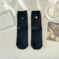 Calcetines de mujer cálidos y afelpados con bonito bordado de animales, ideal para invierno. - Talla única / Negro