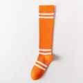 Oranje sport compressiesokken voor dames, comfortabele hoge hardloop en fitness sport sokken. - Eén maat / Oranje