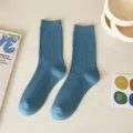 Blaue gerippte Mittelsocken, einfarbige koreanische Baumwollsocken für Damen und den Alltag. - Einheitsgröße / Blau