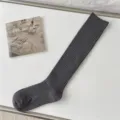 Chaussettes hautes côtelées gris foncé pour femmes, bas longs de style français. - Taille unique / Mi-mollet Gris foncé