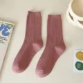Einfarbige gerippte Damen Socken mit Mittelschaft, bequeme Freizeitsocken in zartem Rosa. - Einheitsgröße / Lotusrosa