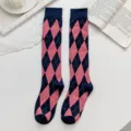 Chaussettes hautes à motif argyle pour femmes, bas longs style collège pour tenues chic. - Taille unique / Bord Marine Losanges (XL511)