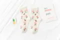 Süße Damen Socken mit Blumen und Bienen Muster, cremeweiße Baumwollsocken für Herbst und Alltag. - Einheitsgröße / Bienen und Blumen