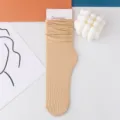 Damen Dünne Slouch Socken Khaki Gerippt Mittlere Rohre Eisseide Lässige Frühlingsstrümpfe - Größe 35-42 / Hautfarben