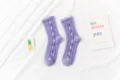 Damen Vintage lila Wadenstrümpfe süße Blumen Zopfstrick Freizeitsocken eleganter Stil - Einheitsgröße / Mond auf violettem Hintergrund