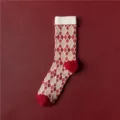 Chaussettes mi-mollet en tricot losange rouge pour femmes, chaussettes d'hiver douces. - Taille unique / Motif losanges intégral