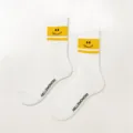 Chaussettes mi-hautes blanches pour femmes en coton avec rayures jaunes visage souriant et lettres. - Taille unique / Sourire à rayures