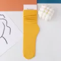 Gelbe Samt-Slouch-Socken für Damen, dünne Wadenstrümpfe mit Rippenmuster für den Sommer. - Größe 35-42 / Leuchtendes Ingwergelb