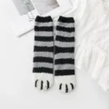Süße Katzenpfote flauschige Wintersocken, dicke warme Korallenfleece Haussocken für Damen. - Einheitsgröße / Schwarz Gestreift