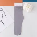 Graue gerippte Slouch-Socken für Damen, dünne Baumwollmischung Wadenstrümpfe, schicke Freizeitsocken. - Größe 35-42 / Hellgrau