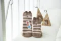 Japanische Korallenfleece verdickte Bodensocken mit süßer 3D-Bärenstickerei und Geschenkbox. - Erwachsene / Ohne Box / Maulwurf