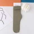 Gruene gerippte Socken in Wadenlänge für Damen, atmungsaktive dünne Sommerstrümpfe. - Größe 35-42 / Olivgrün