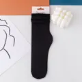 Schwarze Samt Stacking Socken Damen Dünn Sommer Freizeit Mittlere Rohre Socken Neu - Größe 35-42 / Schwarz