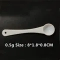 Συμπαγής λευκή πλαστική μεζούρα 0,5 g για σκόνες κουζίνας, μέγεθος 8x1,8x0,8 cm - Μέγεθος 8*1.8*0.7cm / 0.50g