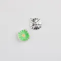 Cute daisy metal charms in silver and green oil drop, ideal for DIY handmade bracelets, necklaces and earrings. - Green