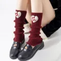Bordeauxrote Strick-Beinwärmer mit Plüschherz und Schleife für JK Lolita Stil Variante. - Einheitsgröße / Herz und Schleife
