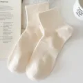 Lässige Rippstrick-Kurzsocken aus Baumwolle in Off-White, atmungsaktives Mesh-Design, ideal. - Einheitsgröße / Beige