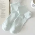 Hellblaue Baumwollkurzsocken für Damen, atmungsaktives Mesh-Design, lässige Sportsocken. - Einheitsgröße / Wasserblau