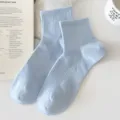 Hellblaue kurze Socken für Damen, atmungsaktive Netz-Ankelsocken mit Rippbündchen für den Alltag. - Einheitsgröße / Himmelblau
