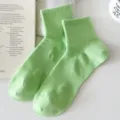Helle grüne atmungsaktive Mesh-Kurzsocken für Damen, trendige Freizeitsocken, Sommer - Einheitsgröße / Hellgrün