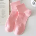 Rosa Mesh Sport Socken für Damen, atmungsaktive kurze Baumwollsocken, Frühlings- und Sommersocken. - Einheitsgröße / Hellrosa
