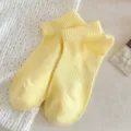 Frühling Sommer atmungsaktive Mesh Bonbonfarben Kurzsocken Damen, minimalistische Socken. - Einheitsgröße / Milchiges Gelb