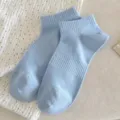 Hellblaue Netzhaut-Kurzsocken für Damen, atmungsaktive Baumwolle minimalistische Sneakersocken. - Einheitsgröße / Himmelblau
