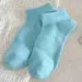 Hellblaue Damen Sneakersocken, atmungsaktive Netz-Baumwollsocken für den Sommer. - Einheitsgröße / Hellblau