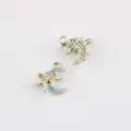 Nahaufnahme Detail von Goldlegierungs-Harz Mond Schmetterling Anhänger Charms für DIY-Schmuck. - 20 Stück/Packung / Goldene Basis Blau
