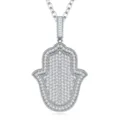 Vue détaillée du pendentif main de Hamsa en moissanite, montrant un sertissage pavé exquis. - Pendentif Main de Hamsa (P16669)