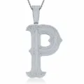 Gros plan sur le pendentif lettre P en argent sterling avec des pierres scintillantes. - Pendentif Moissanite Lettre P Sans Chaîne