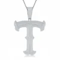 Vue détaillée du pendentif lettre T en argent sterling 925 glacé avec des pierres de moissanite. - Pendentif Moissanite Lettre T Sans Chaîne