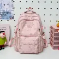 Rosa Rucksack mit Sternenmuster Detailansicht, mehrere Fächer und praktische Seitentaschen. - Mit Anhänger / Rosa