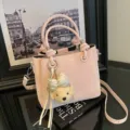 Bolso cubo de mujer rosa con encantador dije de oso, elegante bolso cruzado de cuero PU. - Con Colgante / Rosa