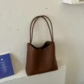 Vintage woven leather tote bag for women, large capacity shoulder bag for daily commute fashion. - Brown Leather