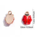 Pendentif coccinelle rouge en alliage émaillé pour fabrication de bijoux DIY collier. - Style Coccinelle à Sept Points (A8-413)