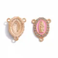Conector de rosario de tres agujeros de aleación con esmalte rosa y pedrería para DIY. - A8-408 / 21x16mm / Oro KC & Rosa
