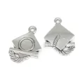 Breloques chapeau de graduation argenté alliage DIY accessoires pour bijoux de bricolage - Style Chapeau de Graduation Argent Antique (A1-161)