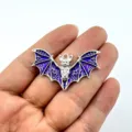 Pendentif chauve-souris argenté avec émail violet, accessoire bijoux DIY Halloween gothique. - Violet