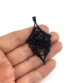 Gotisch schwarzer Spinnennetz Anhänger Halskette, Punk Halloween Grusel Schmuck für Damen Herren. - Schwarze Spinne