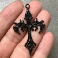 DIY pendentif croix flamme gothique en alliage de zinc collier punk porte-clés accessoire - Pendentif Croix de Flamme (HJ26-321-14) / 55x35MM / Noir
