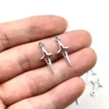 Détail des breloques étoile argentée, parfaites pour boucles d'oreilles et bijoux DIY. - Pendentif Croix Étoile (1)