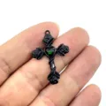 Dunkler gothischer Rosenkreuz Anhänger DIY Halskette Zubehör, schwarzes Metall mit Herz. - Dornen Rose Kreuz Anhänger / Schwarz-Grünes Herz