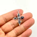 Gotischer schwarzer Emaille Kreuz Anhänger mit Herz Strass für DIY Schmuck Zubehör Detail - Schwarz