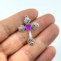 Retro dunkler Stil Dornen Rose Kreuz Anhänger mit lila Herz Edelstein für DIY Schmuck. - Dornen Rose Kreuz Anhänger / Antiksilber-Lila Herz