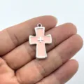 DIY Legierung rosa Kreuz Anhänger Detailansicht, ideal für Schmuckherstellung dunkel. - Rosa und Silber Zweifarbig (2)
