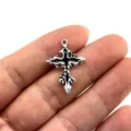 Gotischer Kreuz Legierung Öltropfen Anhänger, schönes schwarz-silber DIY Schmuckteil. - Schwarze Emaille Silbernes Kreuz