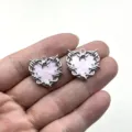 Gros plan de pendentif cœur en alliage d'épines argentées pour la fabrication de bijoux. - Cœur Épineux Rose Clair (4)